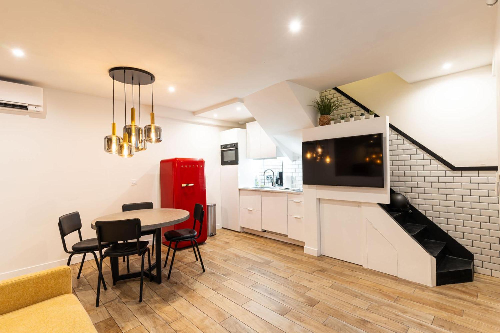 Town House Nation, Bastille, Ac By Lcc Agency * Parijs