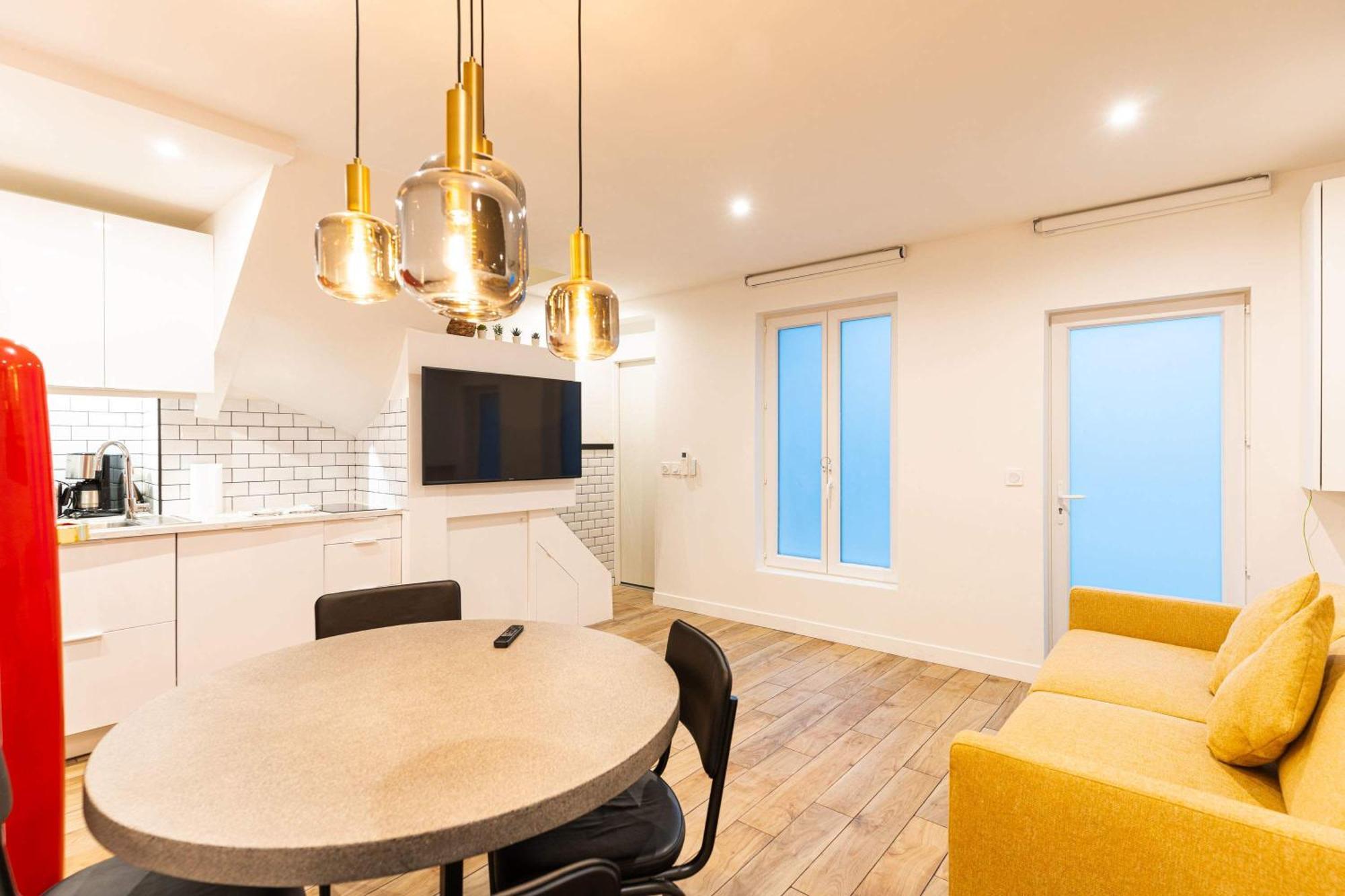 Town House Nation, Bastille, Ac By Lcc Agency * Parijs