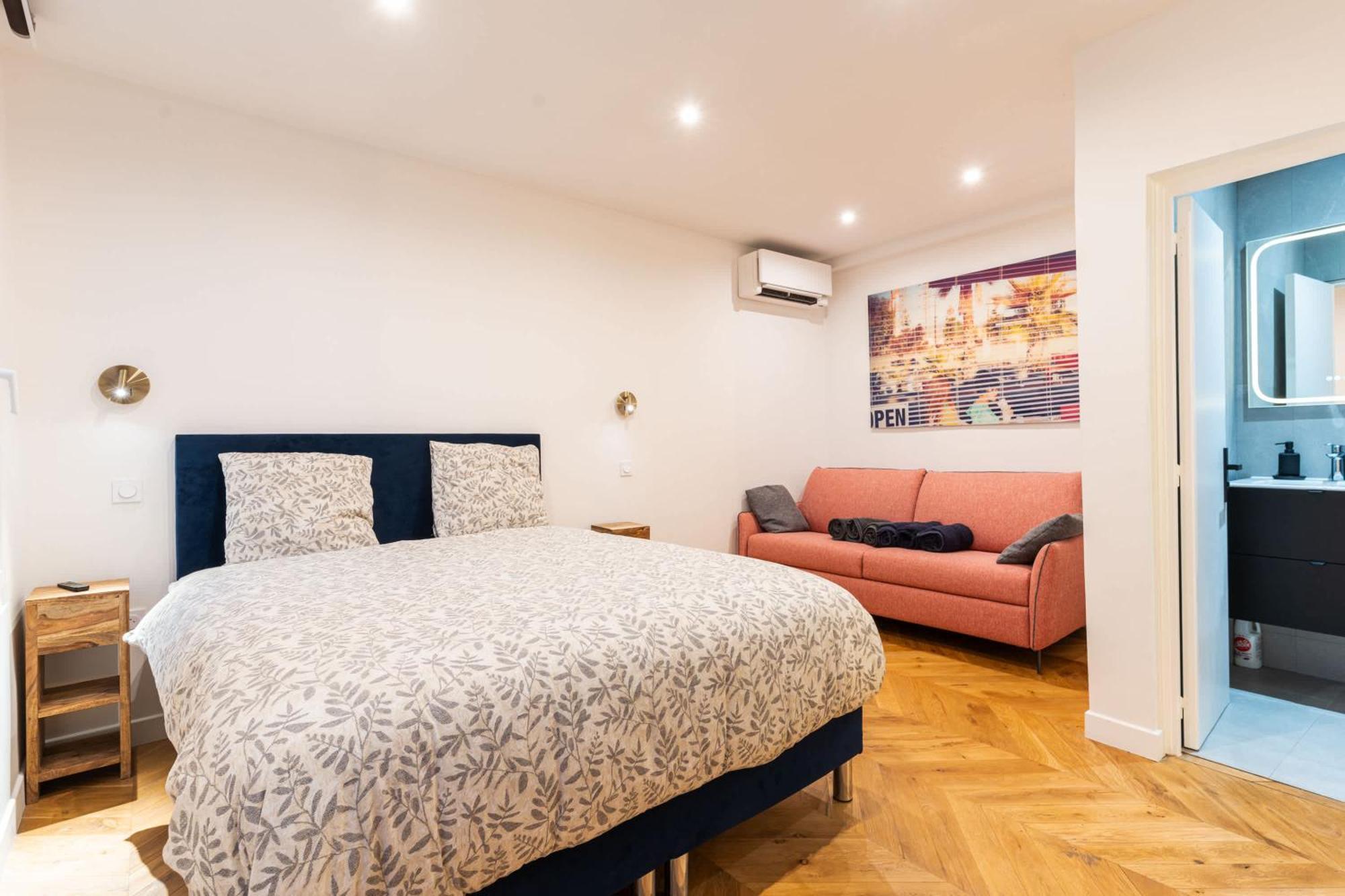 Town House Nation, Bastille, Ac By Lcc Agency Parijs